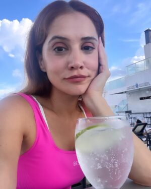 Bárbara Lombardo Instagram - Dumpcito de Asunción 🇵🇾 🦋 ( parte 1) 
1. Lista para encarar la calle @esplendorasuncion 
2. Torre Ayfra.
3. Palacio de López.
4. Post café lista para visitar el Jardín Botánico.
5. Just an amazing view #Asunción 💖
6. Detox ( aunque se me coló una chipa 😏) 
7. Museo de Historia Natural ( me dió un poco de impresión pues muchos animales embalsamados) 
8. Yo y el trago del Verano: soda y 🍋 
9. Downtown Asunción.
10. Banano en medio del parque 🥹🍌