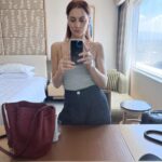 Bárbara Lombardo Instagram – El 5 de Octubre se estrenará en México 🇲🇽 #señorainfluencer y estoy que me como las uñas pro la ansiedad que siento. Adivinen el apellido de mi personaje?  La coincidencia es increíble, busquen la pista en una de las fotos….

1. Ella en un fucsia vivo 💞
2. Con el director @carlossantos.mx y la nro 1 @monicahuarte 
3. El cielo del Zócalo antes de la tormenta 
4. La Catedral en el Zócalo 
5. Selfie de hotel 
6. Director, asistenta de dirección y Fotografía 💫