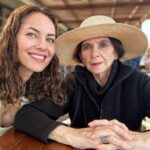 Bárbara Mori Instagram - La abuela Gladys que cumplió 102 y está regia y la familia del Sur. Los amo!❤️ Paisito mío, corazoncito en el mar. 🇺🇾