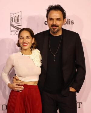 Bárbara Mori Instagram - Que lindo regresar a Morelia al @ficm ver amigos queridos, películas increíbles y un festival que está festejando en grande su 21 aniversario. Recuerdo haber venido en las primeras ediciones con la película “La mujer de mi hermano” de @mr._de_montreuil 
Y es hermoso ver el crecimiento y el maravilloso esfuerzo que hacen todos los años para promover nuestro cine a través de este gran festival! ❤️

@alexiaulibarridesign 
@hualingerie