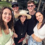 Bárbara Mori Instagram - La abuela Gladys que cumplió 102 y está regia y la familia del Sur. Los amo!❤️ Paisito mío, corazoncito en el mar. 🇺🇾