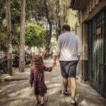 Bárbara Mori Instagram - Abuelo: cuidado Mila no saltes demasiado. Mila: nunca es demasiado abuelito, solo mira al universo!