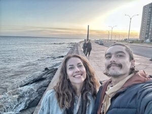 Bárbara Mori Instagram - La abuela Gladys que cumplió 102 y está regia y la familia del Sur.  Los amo!❤️
Paisito mío, corazoncito en el mar. 🇺🇾