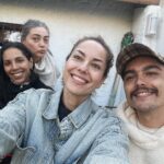 Bárbara Mori Instagram - La abuela Gladys que cumplió 102 y está regia y la familia del Sur. Los amo!❤️ Paisito mío, corazoncito en el mar. 🇺🇾