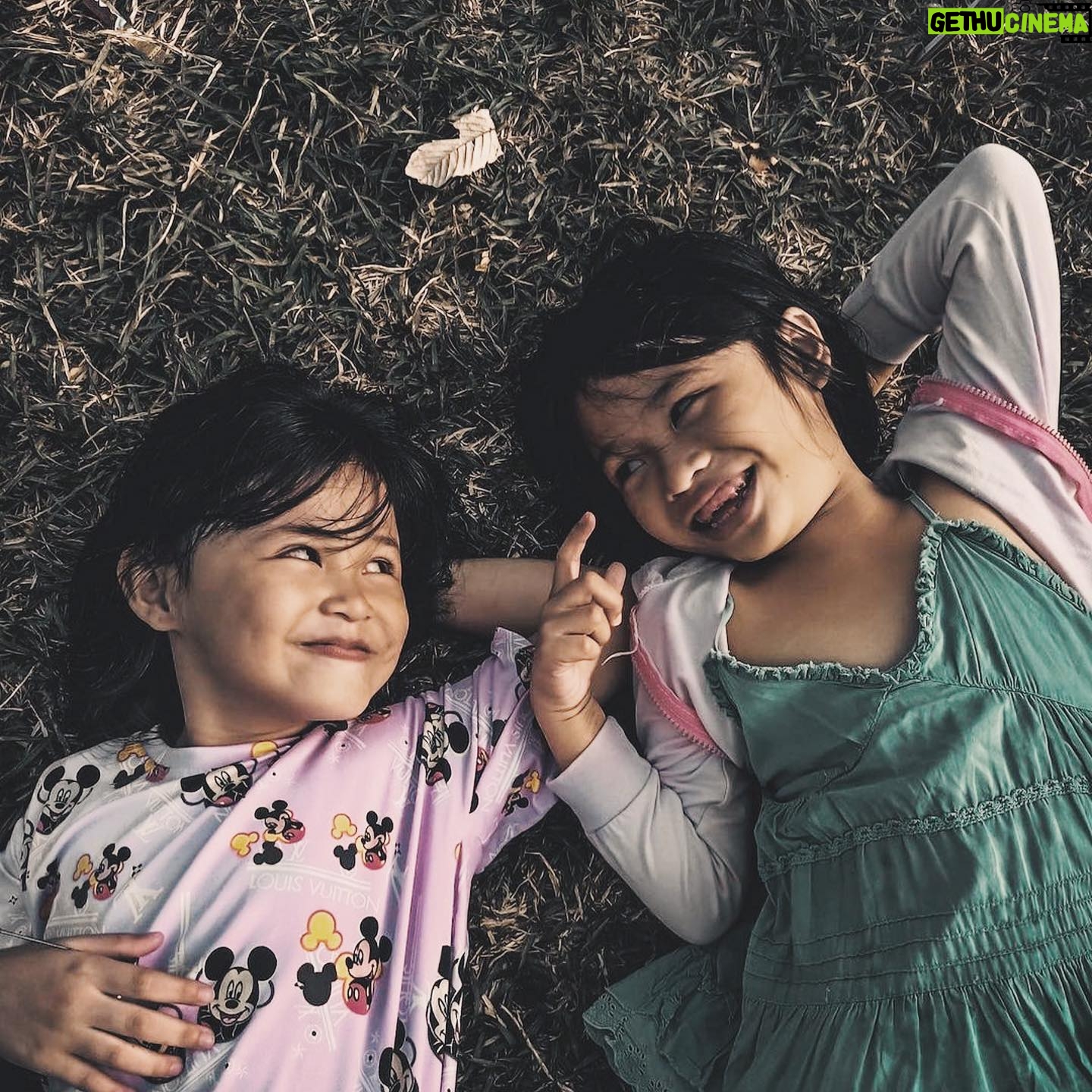 Bárbara Mori Instagram - Quien nos ayuda a cumplir los sueños de estos chiquitos hermosos ? ✨🤍 Nos puedes ayudar con tu inscripción para la Carrera 5 y 10k de @amorinfinitofundacion este 12 de noviembre en la 2da sección de Chapultepec. Si no puedes asistir o participar, igual te puedes inscribir y con eso nos ayudas mucho a cumplir sus sueños. Muchas gracias 🙏 Nos vemos el 12 😎 Liga de inscripción en stories