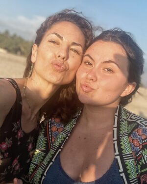 Bárbara Mori Instagram - Good times!
Amor, luz, consciencia, armonía, equilibrio, risas, alegría, trabajo personal, evolución, transformación. Esos son mis deseos para esta humanidad de la que formamos parte todos. Que encuentren ese deseo profundo que habita en sus corazones. 
❤️ Feliz 2023❤️