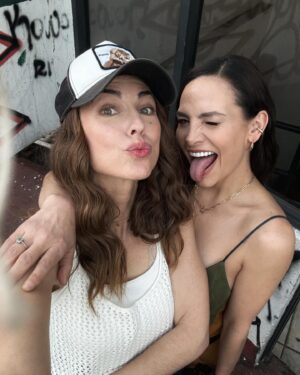 Bárbara Mori Instagram - Te amo y te admiro y soy muy feliz de caminar esta vida a tu lado mine mine.❤️✨