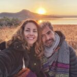 Bárbara Mori Instagram - “Perdidos en la noche” Una bellisima oportunidad como artistas para entrar en nuestra humanidad y dejar volar la creatividad a través de personajes complejos, victimas de un sistema retorcido y violento que atenta contra la psique del ser humano. Ya está en Netflix! Si no las has visto, que esperas? El cine de @amatescalante estremece las fibras humanas hasta el último rincón de nuestro hermoso ser y nos confronta con una realidad escalofriante. Este proyecto fue uno de esos tesoros en mi vida que me transformó a profundidad. ❤️ Un equipo tan… pero tan talentoso y amoroso. NO SE LA PIERDAN! 😉✨