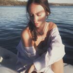 Bárbara Mori Instagram – “Perdidos en la noche”

Una bellisima oportunidad como artistas para entrar en nuestra humanidad y dejar volar la creatividad a través de personajes complejos, victimas de un sistema retorcido y violento que atenta contra la psique del ser humano. 

Ya está en Netflix! 
Si no las has visto, que esperas? 

El cine de @amatescalante estremece las fibras humanas hasta el último rincón de nuestro hermoso ser y nos confronta con una realidad escalofriante. 

Este proyecto fue uno de esos tesoros en mi vida que me transformó a profundidad. ❤️
Un equipo tan… pero tan talentoso y amoroso.

NO SE LA PIERDAN! 😉✨