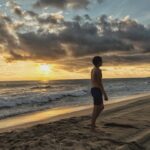 Bárbara Mori Instagram - Good times! Amor, luz, consciencia, armonía, equilibrio, risas, alegría, trabajo personal, evolución, transformación. Esos son mis deseos para esta humanidad de la que formamos parte todos. Que encuentren ese deseo profundo que habita en sus corazones. ❤️ Feliz 2023❤️