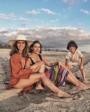Bárbara Mori Instagram - Good times!
Amor, luz, consciencia, armonía, equilibrio, risas, alegría, trabajo personal, evolución, transformación. Esos son mis deseos para esta humanidad de la que formamos parte todos. Que encuentren ese deseo profundo que habita en sus corazones. 
❤️ Feliz 2023❤️