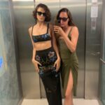 Büşra Develi Instagram - İlk fotoğraf ve son fotoğraf arasında bir yerdeyim