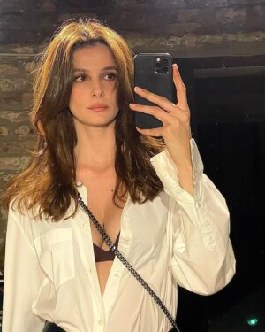 Büşra Develi Instagram - Uzun saç sevildi ✅