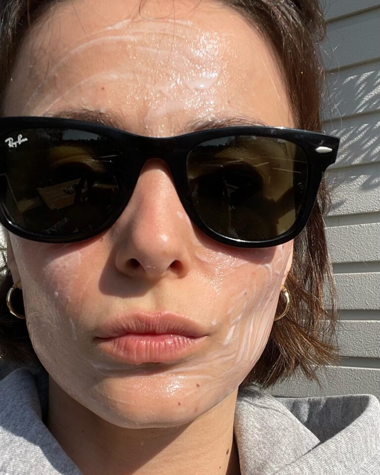 Büşra Develi Instagram - Dumb dumb dump 🤡🔫