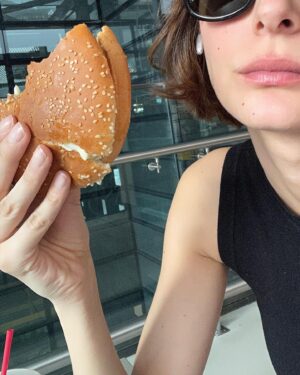 Büşra Develi Instagram - Dumb dumb dump 🤡🔫