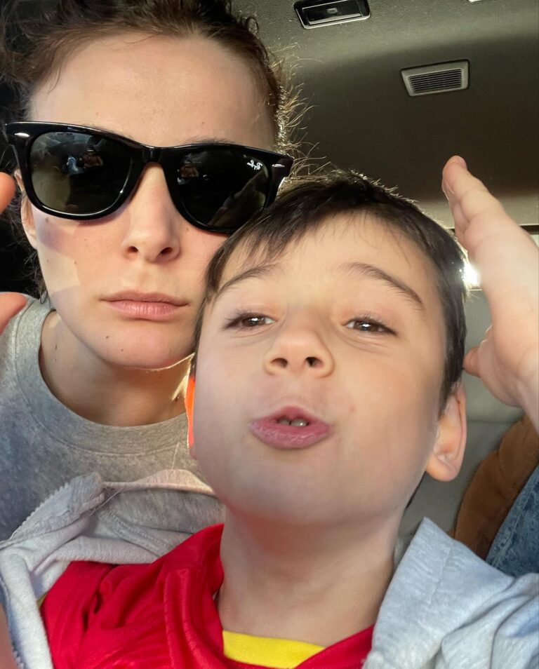 Büşra Develi Instagram -