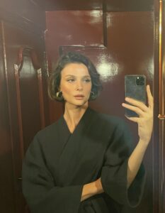 Büşra Develi Instagram - 💕 @netflixturkiye