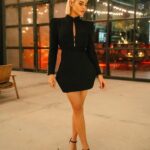 Büşra Pekin Instagram - ‘Çok Aşk’ için yaptığımız, katıldığımız seyircili gösterimlerin hepsi birbirinden kıymetli. Geçtiğimiz hafta büyüdüğüm şehir İzmir’deydik. Benim ‘Çok Aşk’ım İzmir kucakladı bizi. İzlediniz mi filmimizi?❣️