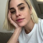 Büşra Pekin Instagram - İlk refakatçiliğim başarıyla geçti. Canım ablam,beni büyüten,küçük annem.. Sen her ihtiyaç duyduğunda yanında olacağım ❤️ Ameliyatını gerçekleştiren kıymetli doktorumuz Emre Üregen’e ve eşi canım arkadaşım Çiğdem Üregen’e, hemşiremiz Firdevs’e ,bizi muhteşem ağırlayan,misafirlerimize kadar ilgilenen Liv Hospital’a, Özge hemşireye ve tüm ekibe teşekkür ederim. Reklam veya iş birliği değildir. Kalpten teşekkürdür. Çünkü canımı emanet ettim. ❤️