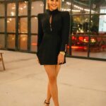 Büşra Pekin Instagram - ‘Çok Aşk’ için yaptığımız, katıldığımız seyircili gösterimlerin hepsi birbirinden kıymetli. Geçtiğimiz hafta büyüdüğüm şehir İzmir’deydik. Benim ‘Çok Aşk’ım İzmir kucakladı bizi. İzlediniz mi filmimizi?❣️