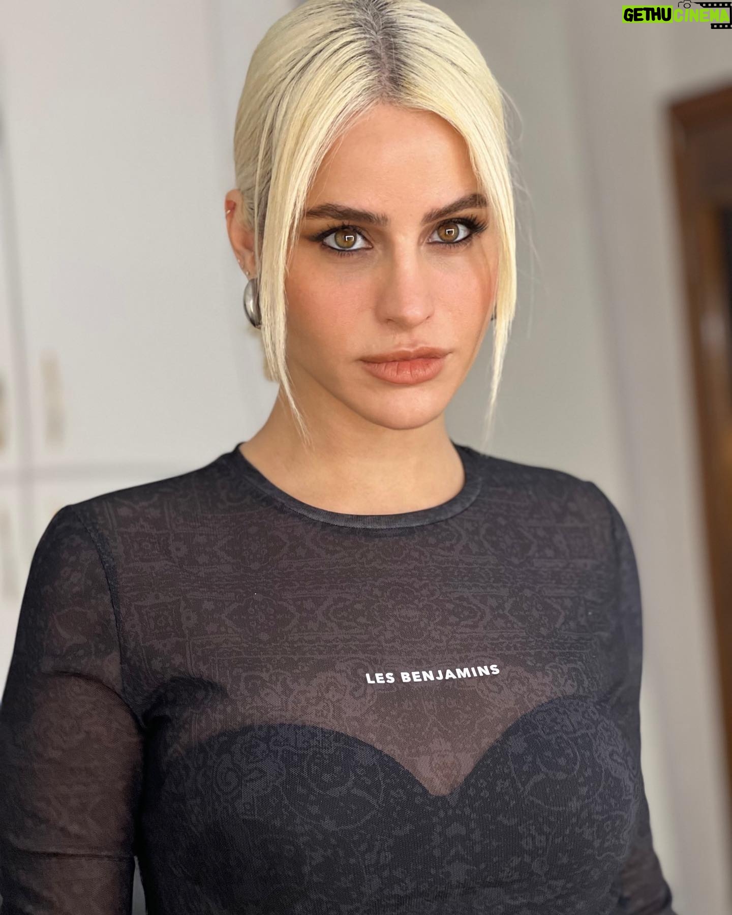 Büşra Pekin Instagram - Make up / Fotoğraf @gamzeteq Edit program @faceapp *Fotoğraflarda filtre kullanılmıştır.