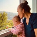 Başak Gümülcinelioğlu Instagram – Ben hayatta en çok seni görmeyi, sana dönmeyi, sana benzemeyi sevdiğimi fark ettim… İyi ki doğdun annem, hayatımın ilk şükür sebebi sensin. Varlığın paha biçilemez bir ışık, hayatlarımızın Neşesisin. Allah seni yanımızdan, canımızdan eksik etmesin 🤍 @nsgmlcnli 🧿 
(Son fotoğrafı içimiz ısınsın, yüzümüze bir gülücük gelsin, ne kadar şanslı olduğumuzu hatırlayalım diye koydum. Öyle yapalım 😌)