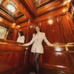Başak Gümülcinelioğlu Instagram – Bugün bir kız çocuğu daha hayal kurmaktan korkmadığı için ödüllendirildi. Benim şahsi tarihimin en güzel günlerinden biri. Geç olsun güç olmasın demem hiç, her şey kendi zamanını kollar, bilirim. Bu yolculukta benimle, benim için ve benim gibi, inandıkları uğruna emek veren herkesin, emeği ömrüne bereketlensin. Bu ödülü bana layık gören herkese çok teşekkür ederim. Canım Yargı, canım ekip, canım Neva… 
Sevgiyle ✨

@ayakligazeteofficial 
Styling • @dorukkakiz 
Ceket • @meltemozbek 

Teşekkürler @ayakligazeteofficial , @ratalentmanagement @sefkatpeker 🤍