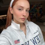 Başak Gümülcinelioğlu Instagram – After > Before. Biri bugün bölüm izlemeye hazırlanan, diğeri dün sahne çekmeye hazırlanan, ben. İkisi de ben ❤️ Akşama bölüm var, benimle misiniz dostlarım 🫶🏻 
@kulmasalitrt