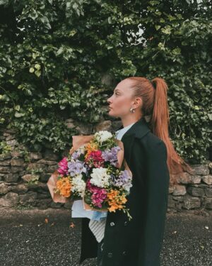 Başak Gümülcinelioğlu Instagram - Çiçekler, aklımdaki kadınlar, yürüdüğümüz yollar 🌸 Kutlu olacak. 8 mart.