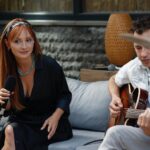 Başak Gümülcinelioğlu Instagram - Bu haftanın istek şarkısı için tahminleri alalım❤️ Haftalık şarkılarımız ile her pazar saat 18.00’da @basakgumulcinelioglu YouTube kanalında yayında olmaya devam! Çok güzel şarkılar istemişsiniz, öyle güzel şarkılar geliyor ki, hepsini aynı gün söylemek istiyorum. Bu arada “herkes bir sevdiğini @isteksarkimusic hesabı ile tanıştırsın” akımımız müthiş gidiyor, aynen böyle sevgiliyi, anneyi babayı, eşi dostu tutun kolundan getirin dostlarım😂🫶🏻😘