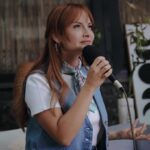 Başak Gümülcinelioğlu Instagram – Bazı şarkılar insanı mest ediyor! 😌🤍 Yarının şarkısı tam öyle bir şarkı… Öyle aşık oluyoruz ki şarkıya, ritmine, sözlerine, anısına… 
İyi ki şarkılar var, iyi ki sizler varsınız. 

Bu haftanın istek şarkısı için tahminleri alalım❤️ Haftalık şarkılarımız ile her pazar saat 18.00’da @basakgumulcinelioglu YouTube kanalında yayında olmaya devam! 
Mottomuz #SenBirİstekŞarkıSın Unutma 🫠