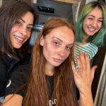 Başak Gümülcinelioğlu Instagram - JALE IS BACK 🔥 Hep çerçevede kalacağını düşünmemiştiniz inşallah 🥹 Ah Jale’m hüzünlü kekim, sana neler oldu böyle adlı @kulmasalitrt 3. Bölüm #dump çalışmamdır. Çok korkunç olmasın diye yeni afişimizi kapak yaptım ama kaydırarak bu haftanın özetini görebilirsiniz 🥲İnşallah çok spoiler vermemişimdir, zira saat 20’de @trt1 deyiz! Hadi ekran başına, bölüm sonunda lütfen burada buluşalım 🙏🏻 #KülMasalı hashtagi ile de yorumlar yaparsanız keyifle okuruz tadından yenmez 😌