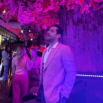 Başak Gümülcinelioğlu Instagram - Aşırı pembe biri, hayal dünyası, saz arkadaşları ve dünyanın en pembe postu 🌸 Kaydırınca bir şeyi çok sevdiğimde dönüştüğüm Japon animenin sesini duyuyoruzahshjajaj İyi pazarlar, gününüz mis gibi geçsin dostlarım 🪬