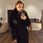Başak Gümülcinelioğlu Instagram – Hayatımın en zor, en yoğun, duyguların en yüksek hallerini hissettiğim, aynı zamanda en farkındalık dolu, en güzel haftasıydı ama hepsi bir arada olunca yorulabiliyor da insan, o yüzden aslında hiç kolay geçmedi bu hafta. 
Bu hafta 32 yıllık benliğimi, kendimi en iyi anladığım ve tanımaya başladığım, hayatımın en önemli haftası olarak tarihe geçti. Her şeyin sonunda ilk fotoğraftaki gibi bir “oh!” çektiğim, kendimi olduğum gibi sevmeme yardım eden bu haftaya selam olsun. Bir de #dump olsun. Son video da hayatta hep çabalamayı ve ilerlemeyi seçen herkese bir selam olsun. 🫶🏻🤍