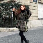 Başak Gümülcinelioğlu Instagram - Paris , tadın damağımda kaldı ah Paris. 🥹 Şubat ayında Paris’te 7 kat giymeden hayatta kalamayan bana, üşümeden şık olabilme şoku. @dorukkakiz sen canımsın. Panço bana muhteşem dokunuştu🍸 Panço • @haleia #reklam