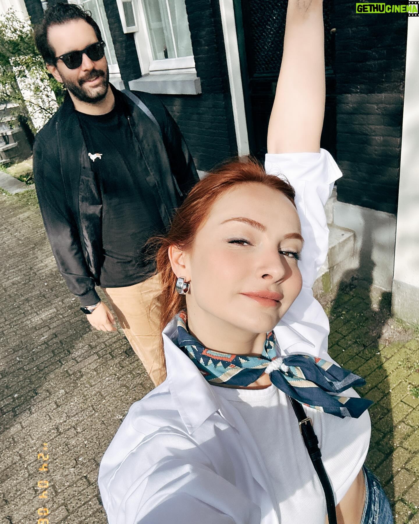 Başak Gümülcinelioğlu Instagram - It’s a wrap. or a #dump. Whatever! 🧡 3 gün daha kalıyoruz, yine bir spontanlık, yine ben. Neeee?🫢Allahım bana neler oluyor, yoksa adım adım başarıyor muyum bu plansızlık, spontanlık, illa kontrol etmesemde olurculuk işini🫠 Yine de önümüzdeki 3 günü planlarım gibi bir hissim var şimdi yalan olmasın , öyle herşey hemen bir anda olmayabilisjhshagahjg