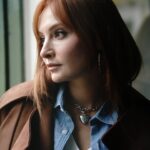 Başak Gümülcinelioğlu Instagram – Bugün #BirDerdimVar ın 4. Bölümü yayınlanıyor. Bu fotoğrafları dizimizi anlatmak için verdiğim röportajım için @cepliadam çekti. Öyle severek, inanarak, emek ederek çektiğimiz bir iş ki. İster 6 bölüm ister 60 bölüm sürsün. Her anından cebinize ve gönlünüze koyacağınız dersler çıkar, şifa bulursunuz… Her zaman arkasındayım, her zaman da olacağım. ♥️ @birderdimvardizi