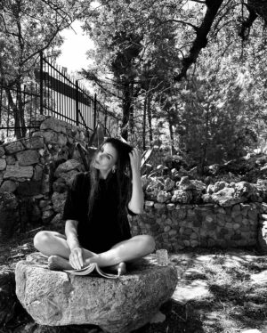 Başak Parlak Instagram - In black and white, there are more colours 🖤