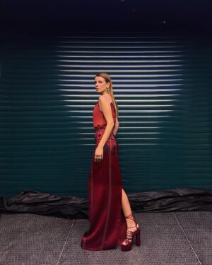 Başak Parlak Instagram - A perfect night with a perfect dress 🌹