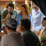 Başak Parlak Instagram – “Mutluyuz” hatırası ❤️
Çok keyifle çalıştığımız muhteşem bir setti, an itibariyle vizyondayız. Sinemaya bekliyoruz. 🎉 @mutluyuzfilm