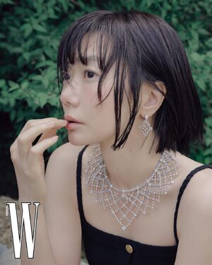 Bae Doona Instagram - For @cartier x @wkorea 

By #안상미 실장님

#까르띠에 #Cartier #cartierhighjewelry