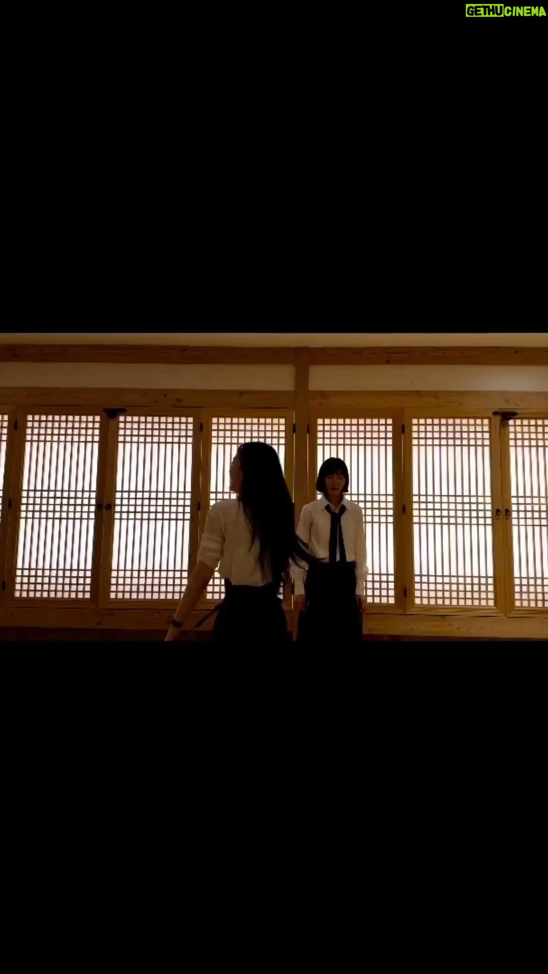 Bae Doona - 46.8K Likes - 쭈니와 유진스
#Repost @mmmoone_
・・・
유진스, 버텨어어어어!
정회린 @gather_light 선생님의 특강!
촬영 김수정 @k__soojeong
조감독 김한샘 @toa0106