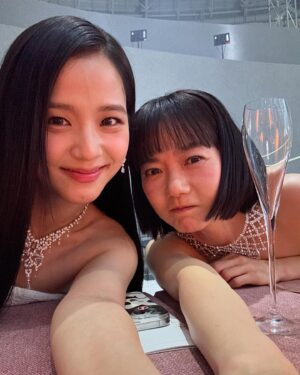 Bae Doona Instagram - @cartier night in Seoul

#LeVoyageRecommencé #cartierhighjewelry 
#까르띠에 #alainducasse