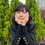 Bae Doona Instagram - 즐거운 추석 보내고 계신가요…? 비록 전 출장왔지만 여러분은 맛있는거 많이 드시고 제꺼까지 송편도 드시고 제몫까지 윷놀이고 하시고 풍성한 한가위 되세요..! Photo by 민지 #Repost @goodmanstory_official with @use.repost ・・・ [#굿맨스토리] 𝑯𝑨𝑷𝑷𝒀 𝑪𝑯𝑼𝑺𝑬𝑶𝑲-🌕 추석을 맞아 굿맨스토리 가족들이 전해온 깜짝 선물 🎁❤ 굿맨이들의 따뜻한 마음과 힘을 받아 💪 남은 추석 연휴도, 2023년의 하루하루도 더욱 행복하고 건강하게 보내시길 바라요 ✨ 굿맨이가 준비한 선물(feat. 셀카 원본)은 📸 바로 내일! 굿맨스토리 네이버 포스트를 통해 공개되니 많은 관심 부탁드려요 🌝💝 #굿맨스토리 #배두나 #김도현 #공현지 #추석 #선물 #GOODMANSTORY #BAEDOONA #KIMDOHYUN #KONGHYUNJI #CHUSEOK #PRESENT