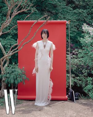 Bae Doona Instagram - For @cartier x @wkorea 

By #안상미 실장님

#까르띠에 #Cartier #cartierhighjewelry
