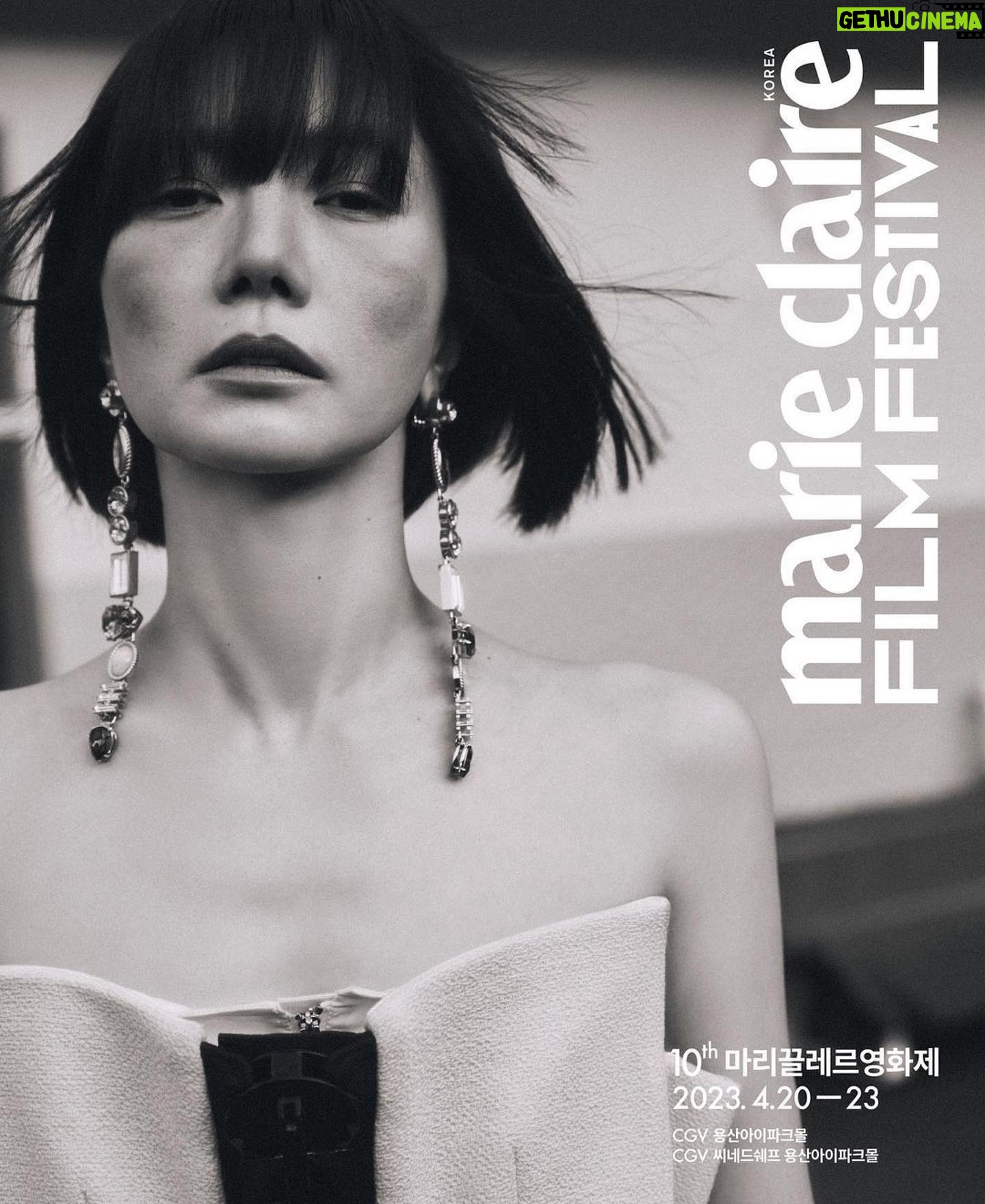 Bae Doona Instagram - #Repost @marieclairekorea ・・・ #제작협찬 #10thMCFF 🌟#MCFF2023 🎬 마리끌레르 영화제는 올해는 10회를 맞이해 한국과 세계를 무대로 하는, 명실공히 한국을 대표하는 배두나 배우(@doonabae)와 함께합니다.🤍 장르와 국가를 자유롭게 넘나들며 연기 스펙트럼을 확장시켜온 그의 영화적 순간들을 담은 2종의 포스터를 먼저 공개합니다. 마리끌레르 5월호에서 만날 수 있는 마리끌레르 영화제 특별판 커버와 화보, 인터뷰도 공개될 예정이니 조금만 기다려 주세요! 영화제 기간 동안, 배두나 배우 특별전에서는 그의 배우 인생에 중요한 기점이 되었던 영화 를 상영하고 그중 일본 아카데미상-우수 여우주연상을 수상한 영화 으로 GV(관객과의 대화)를 진행합니다. 구체적인 상영 일정과 관객과의 대화(GV) 프로그램 등 다양한 영화제 소식은 마리끌레르 웹사이트 (www.marieclairekorea.com)와 공식 SNS 채널 (@marieclairekorea)에서 순차적으로 공개될 예정이니 마리끌레르 채널을 주시해주세요. - editor 유선애(@seonae_yu) photography 목정욱(@mokjungwook) styling 박세준(@wonderbird80) hair 손혜진(@shonhyejin) makeup 이준성(@juunszz) - #마리끌레르영화제 #배두나 #제10회 🌟 #마리끌레르영화제 #마리끌레르필름페스티벌 #루이비통 #LouisVuitton #filmfestival #MarieClaireKorea #MarieClaire #마리끌레르 #영화 #영화제 #CGV용산 #MCFF in #Seoul #MarieClaireFilmFestival