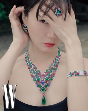 Bae Doona Instagram - For @cartier x @wkorea 

By #안상미 실장님

#까르띠에 #Cartier #cartierhighjewelry