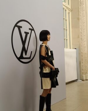 Bae Doona Instagram - It’s been a while, Paris! 
On the way to see
@louisvuitton 2023FW womens collection by @nicolasghesquiere