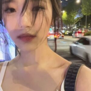 Baek Ji-heon Instagram - 밤산책