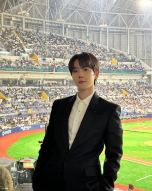 Baekhyun Instagram - 🎤⚾️ @mlb